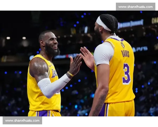 湖人鏖战灰熊詹眉联手发力西部焦点对决点燃赛场季后卡位悬念拉满